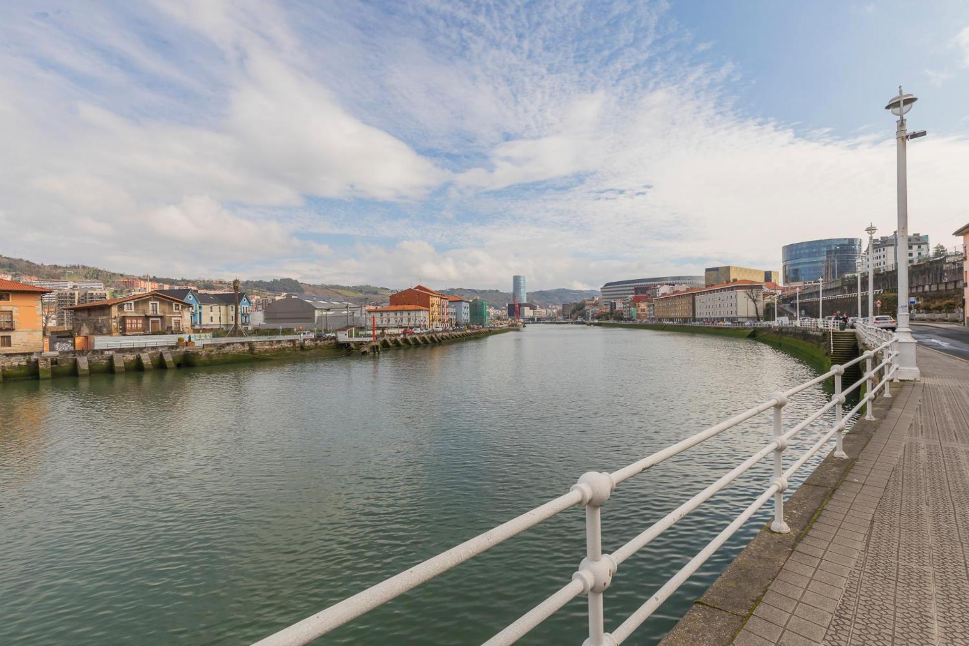 Akomodat En Apartamento Luminoso Junto Al Paseo De La Ria Bilbao Exteriör bild
