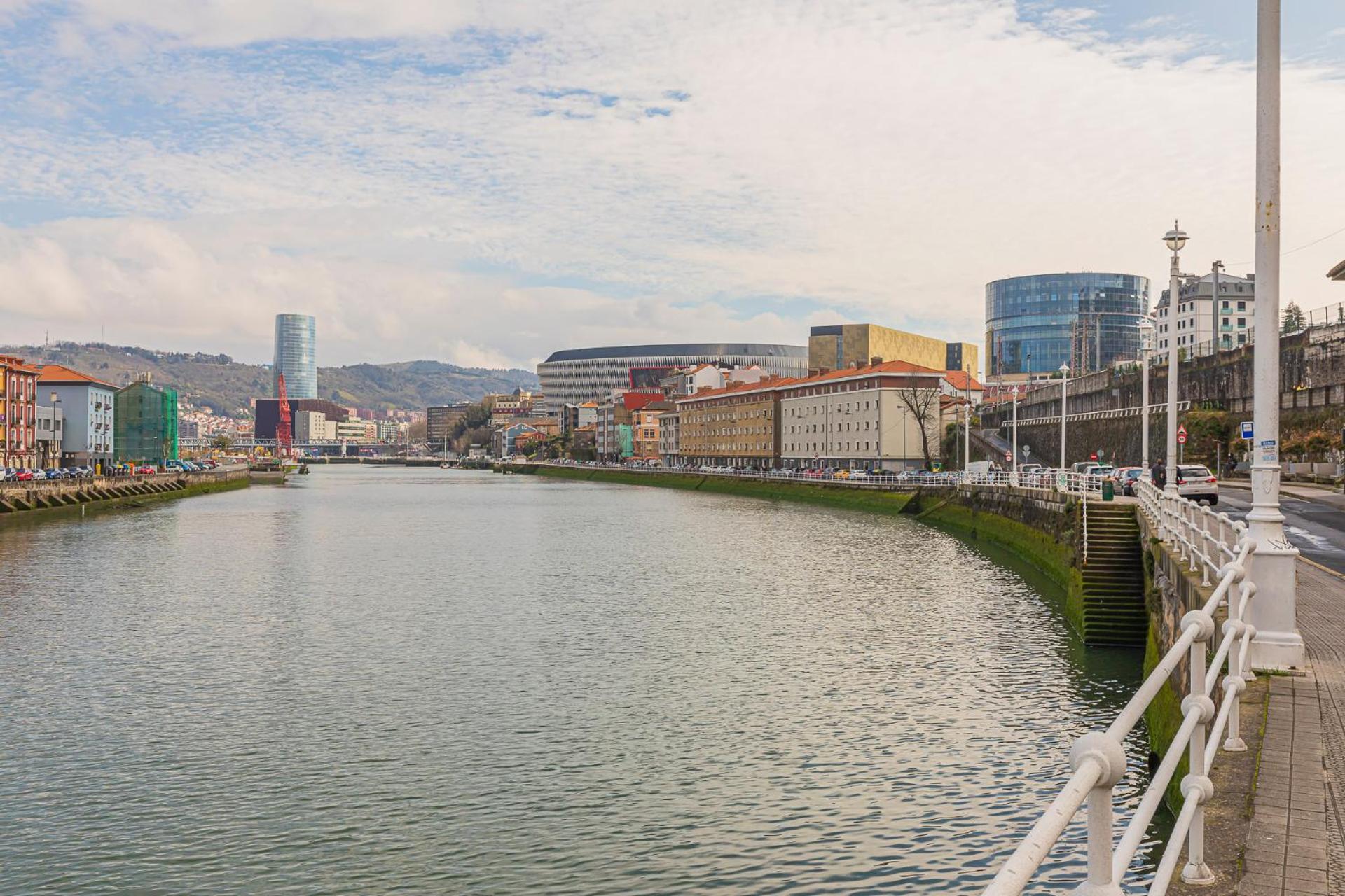 Akomodat En Apartamento Luminoso Junto Al Paseo De La Ria Bilbao Exteriör bild